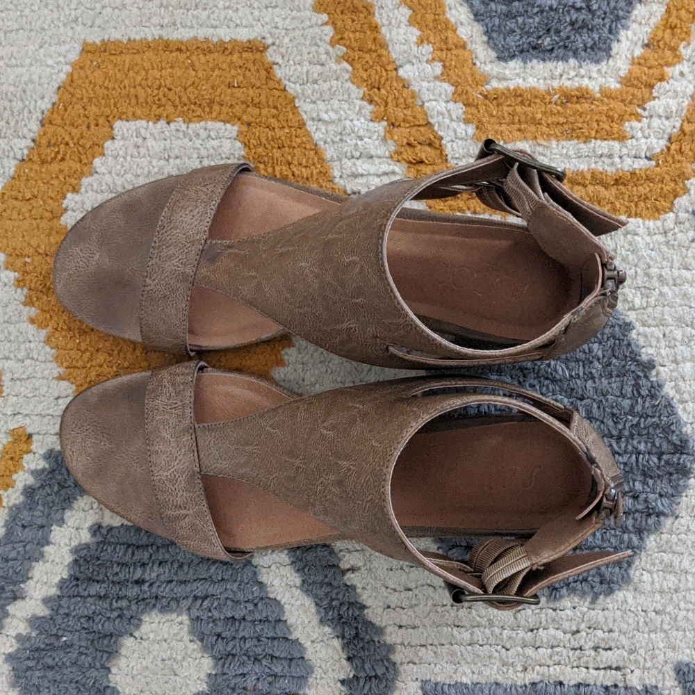 Sugar wigout sandals